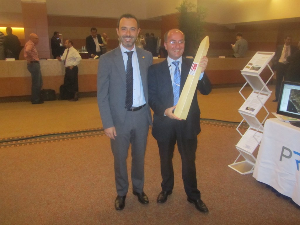 	I3M2011 / CAX Exhibition - Dr.Tremori (DIPTEM University of Genoa) awards Presagis with I3M Industrial Sponsor Obelisk Award 	